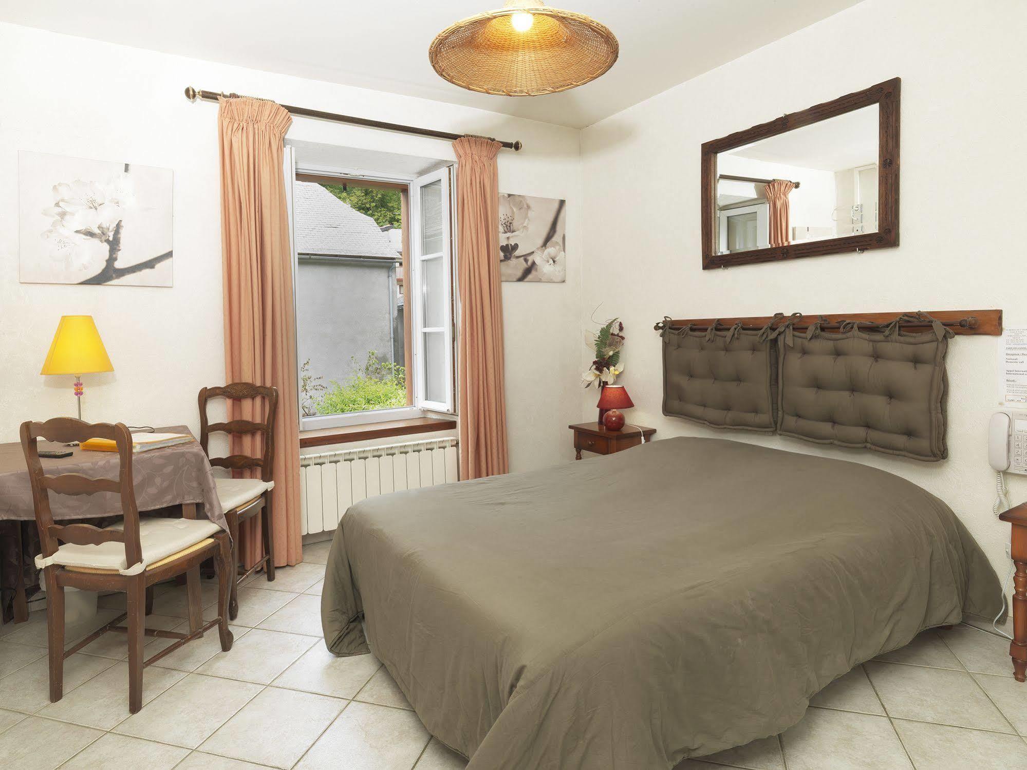 Auberge De L'Isard Saint-Denis  Dış mekan fotoğraf